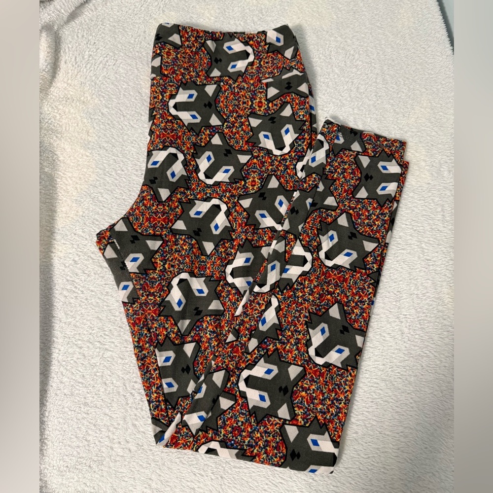 LuLaRoe Pixel Husky Wolf leggings, tall & curvy